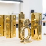 Секреты долговечности дверной фурнитуры: как правильно ухаживать и продлить срок службы